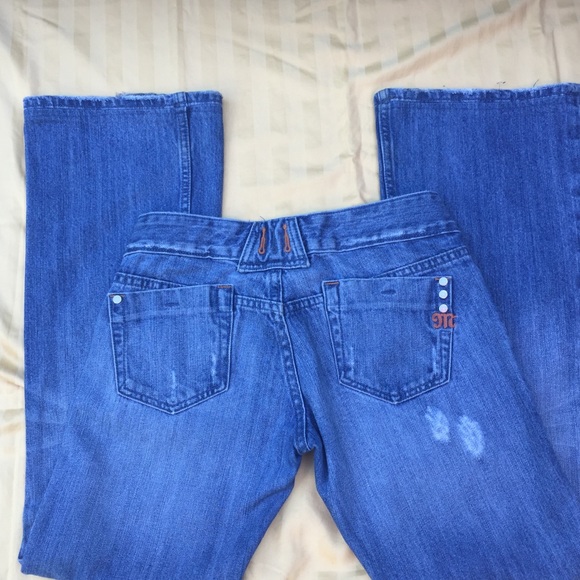 Distressed Miss Me Jeans - Picture 2 of 8